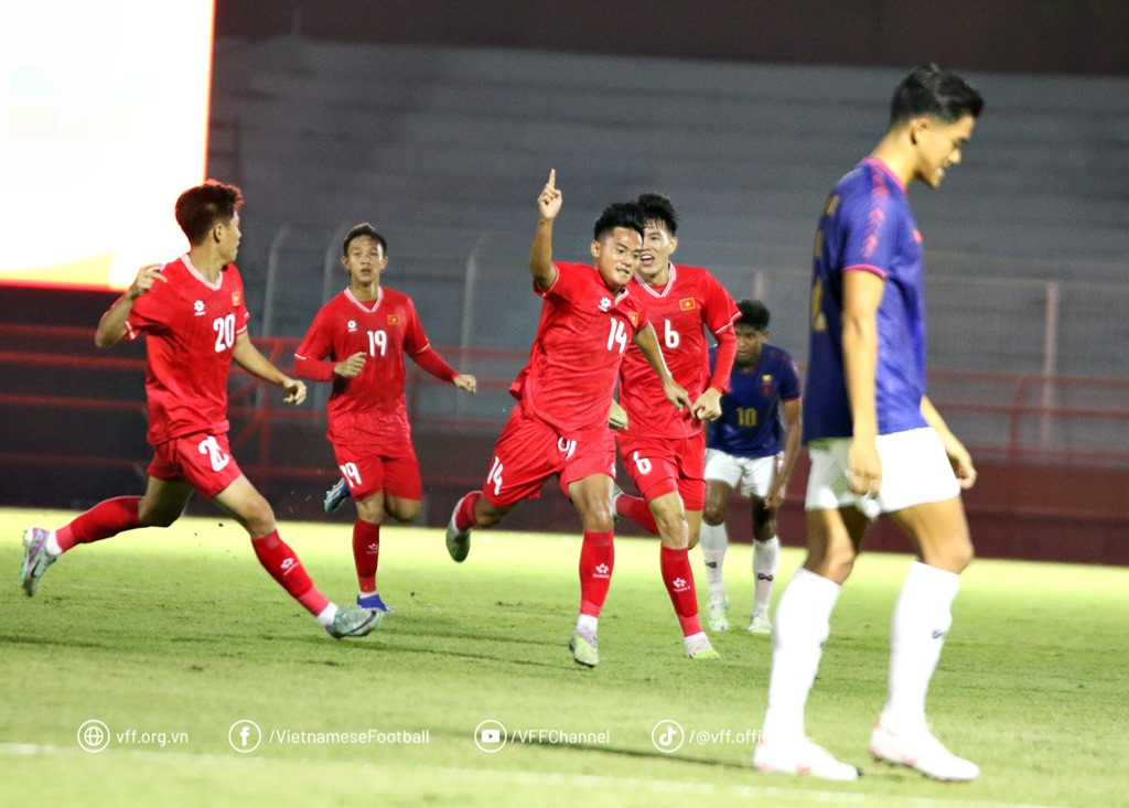 HLV Hứa Hiền Vinh (U19 Việt Nam): "Trọng tài mắc sai sót là chuyện bình thường trong bóng đá"- Ảnh 1.