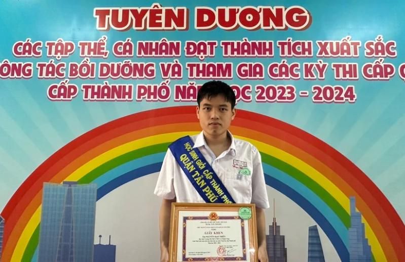 Không cần học thêm, không xài điện thoại: Bí kíp gì để trở thành thủ khoa?- Ảnh 3.