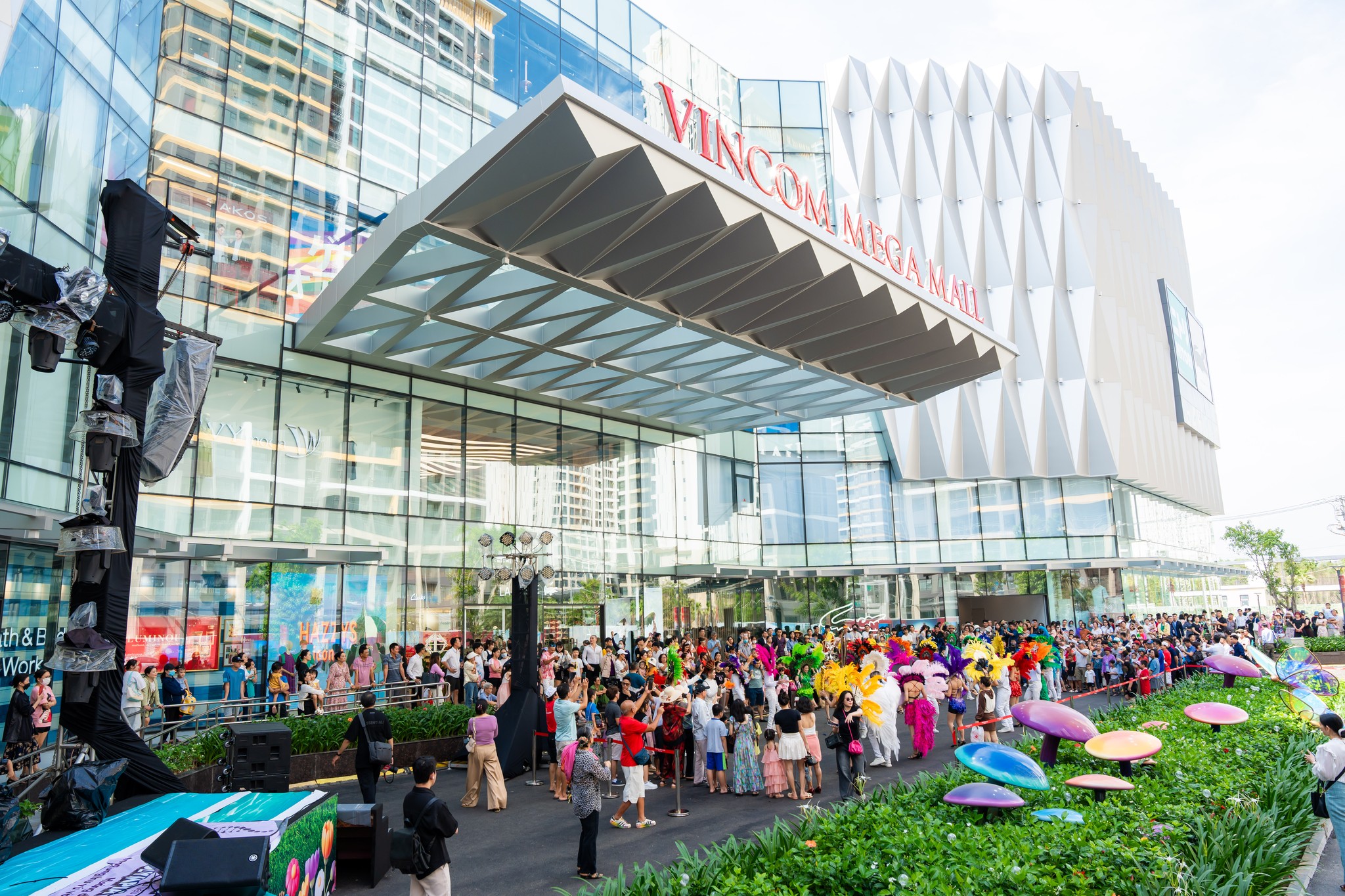 Vincom Retail liên tiếp nhận 2 giải thưởng danh giá, khẳng định vị thế dẫn đầu ngành bất động sản bán lẻ Việt Nam- Ảnh 3.