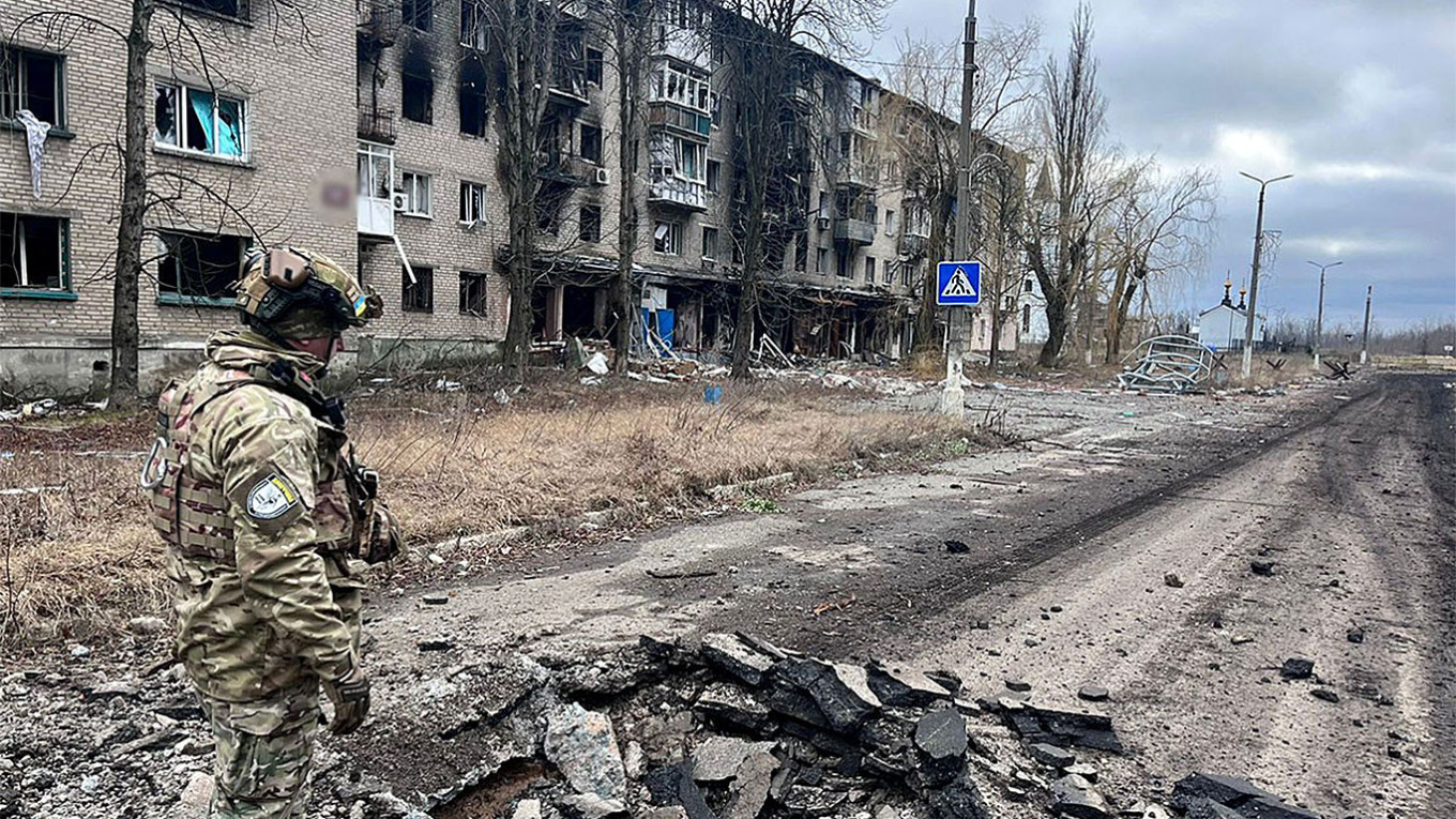 Nga tấn công dồn dập, liên tiếp kiểm soát 2 ngôi làng, Ukraine trở tay không kịp- Ảnh 1.