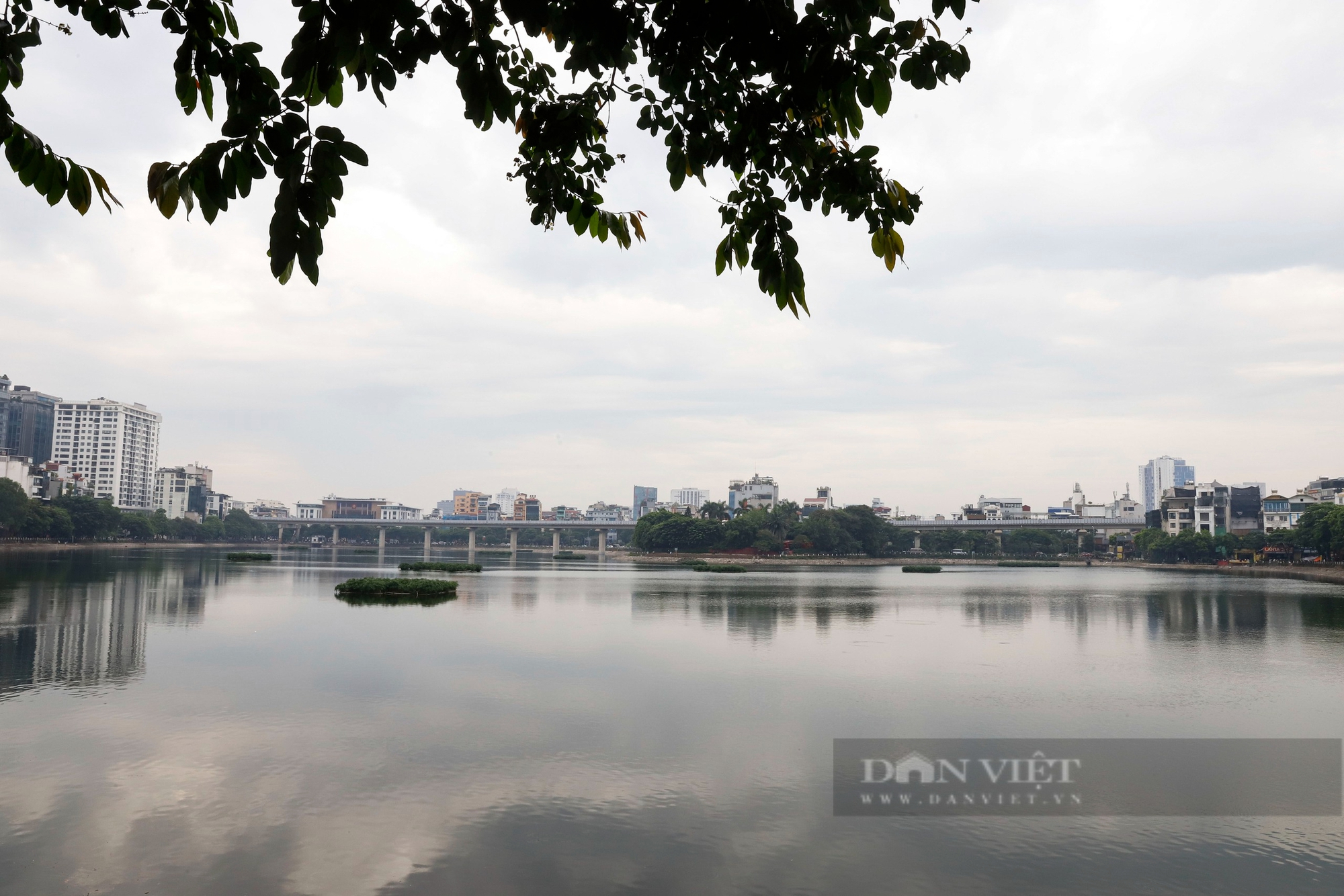 Khu vực hồ nước rộng 13,5 ha được Hà Nội chọn phát triển kinh tế đêm có gì đặc biệt?- Ảnh 2.