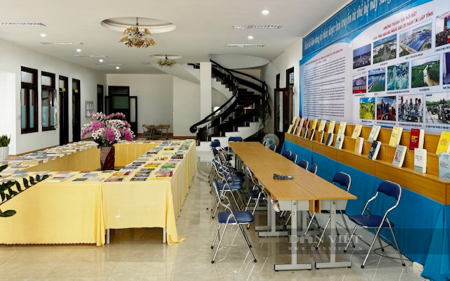 Phó Chủ tịch Quảng Ngãi truy vấn cấp, ngành về “nút thắt” thực hiện chuyển đổi số ở Thư viện tỉnh- Ảnh 4.