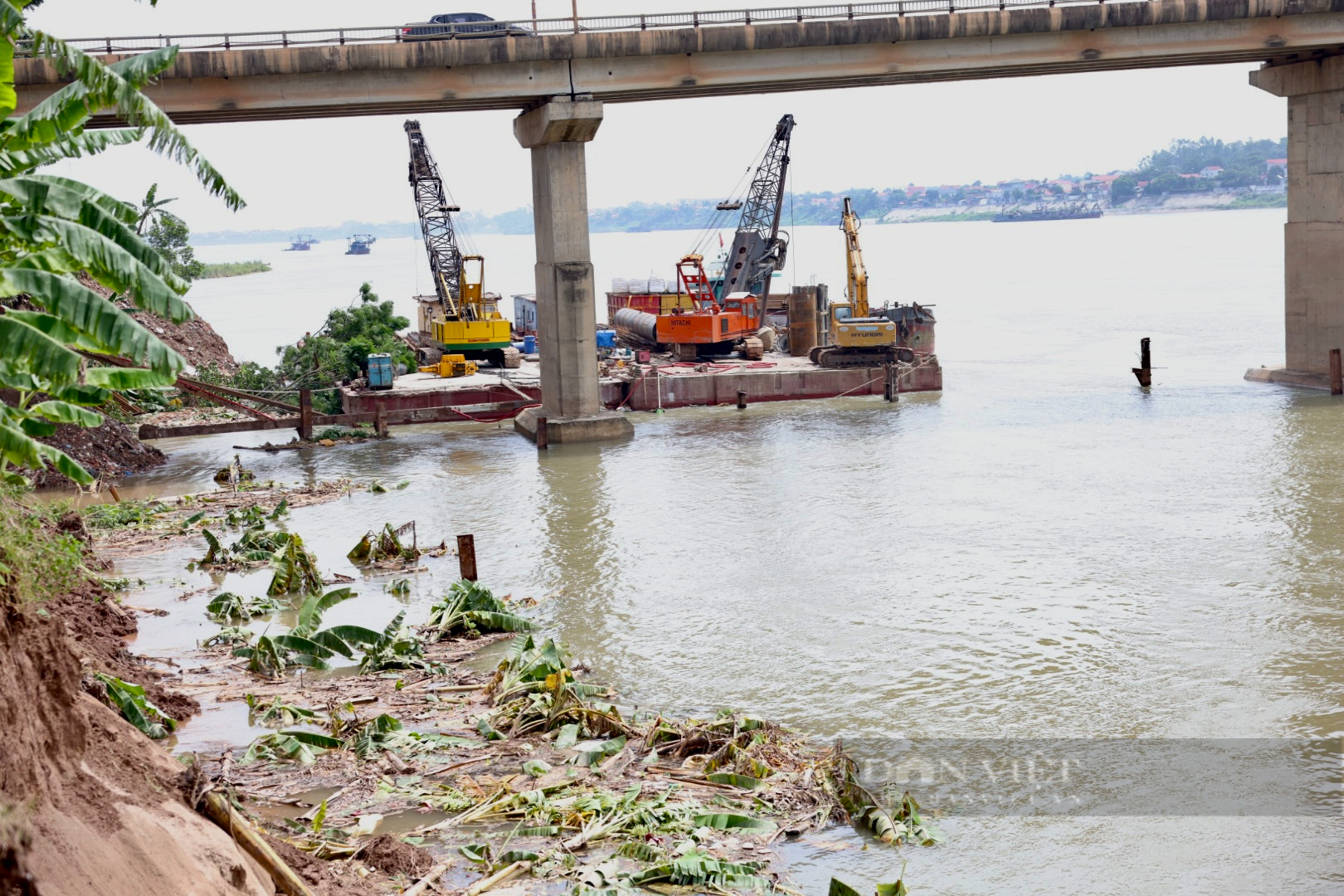 Phú Thọ chi ngay 14,5 tỷ đồng xử lý cấp bách sạt lở bờ sông Đà, yêu cầu 3 tháng phải xong- Ảnh 1.