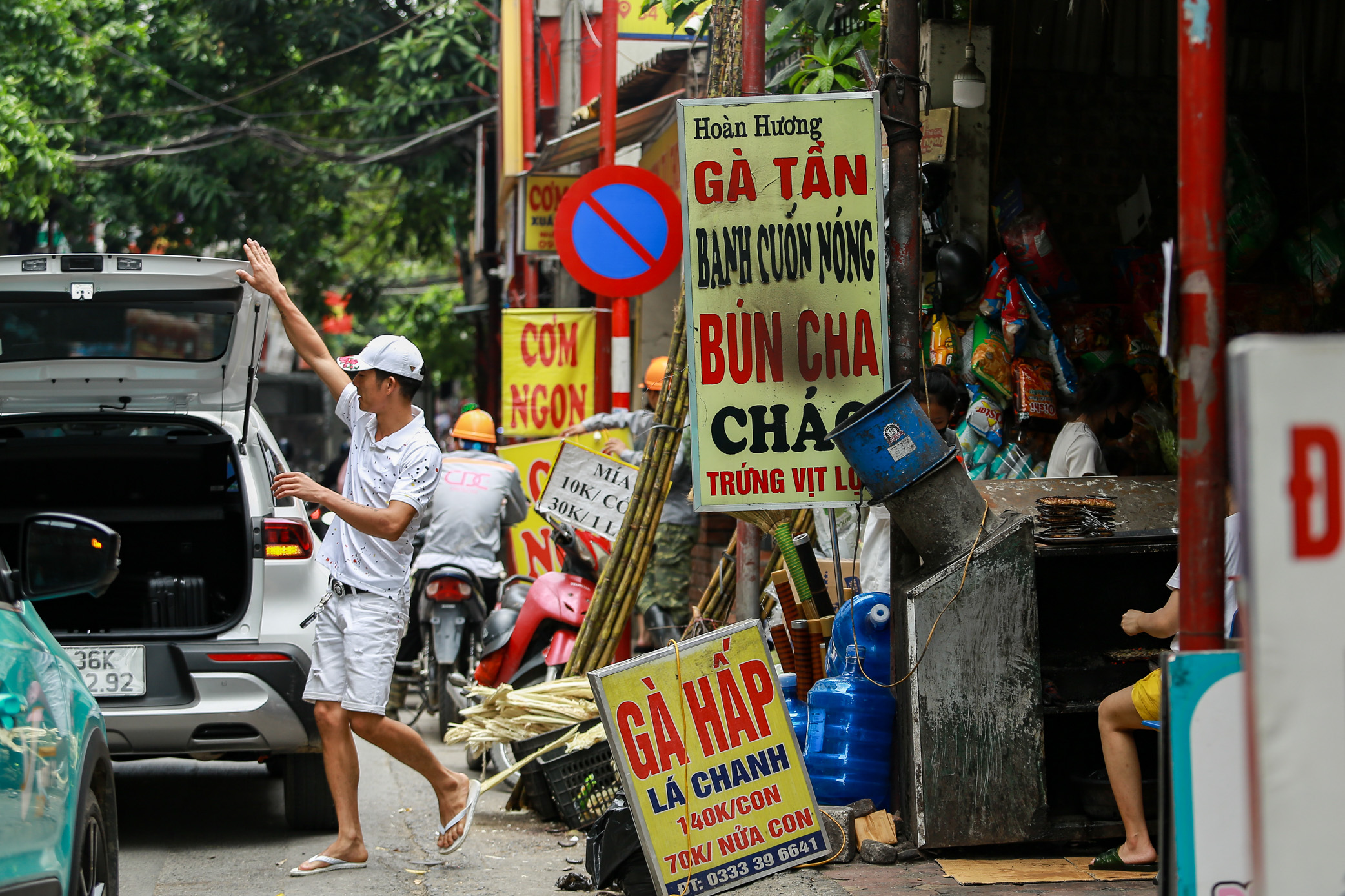 Cảnh tượng nhếch nhác, xuống cấp của 2 tuyến phố kiểu mẫu ở Hà Nội sau 8 năm- Ảnh 2.