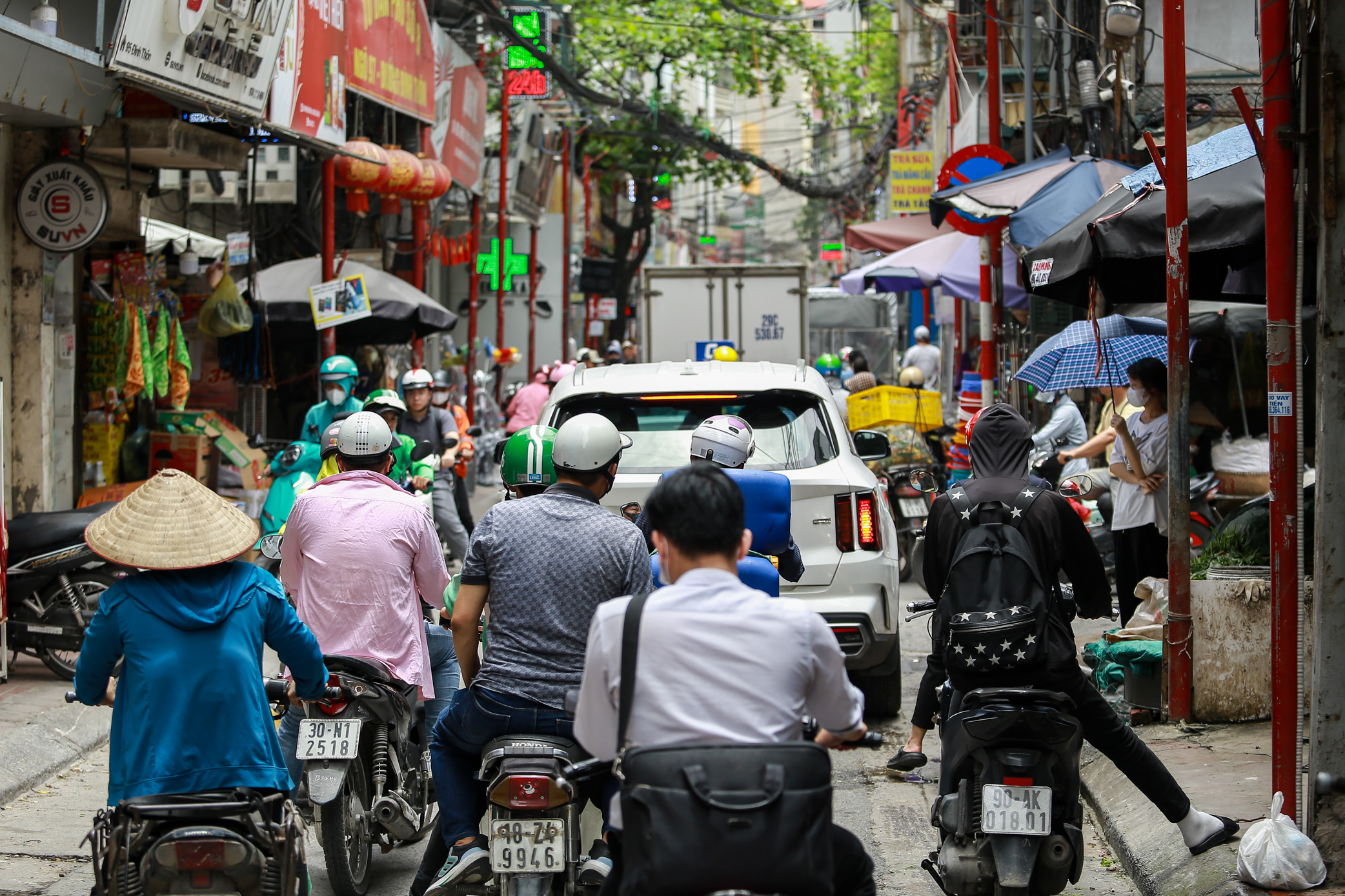 Cảnh tượng nhếch nhác, xuống cấp của 2 tuyến phố kiểu mẫu ở Hà Nội sau 8 năm- Ảnh 5.