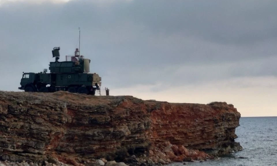 Nga lắp đặt tên lửa 25 triệu USD trên bãi biển Crimea để chống lại 'bão lửa' từ Ukraine- Ảnh 1.