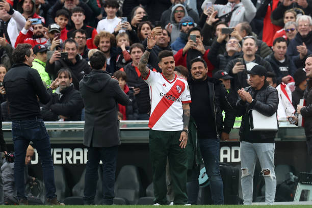 Về River Plate, Enzo Fernandez được chào đón bằng bài hát phân biệt chủng tộc- Ảnh 1.