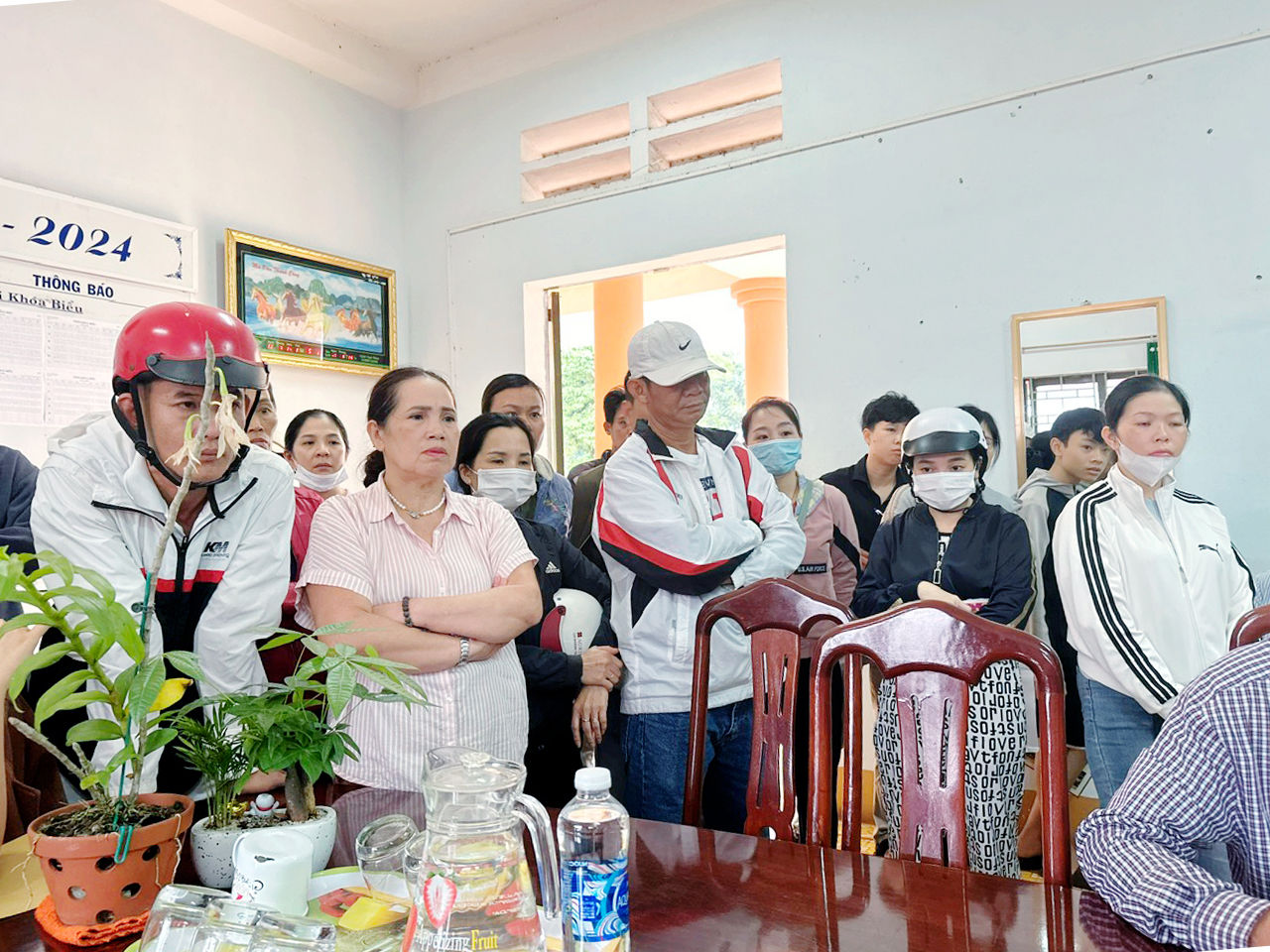 Đắk Lắk: Trường công hạ điểm chuẩn lớp 10, phụ huynh "đổ xô" đến trường tư rút hồ sơ cho con- Ảnh 3.