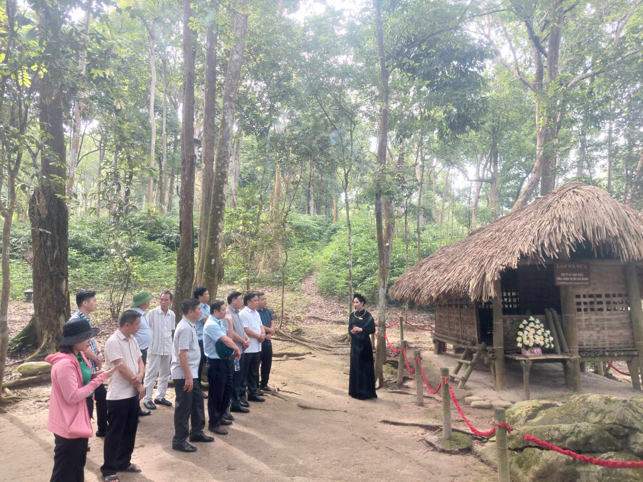 Hội Cựu chiến binh Cơ quan TƯ Hội NDVN tặng quà nông dân khó khăn là hội viên CCB ở Tuyên Quang- Ảnh 3.