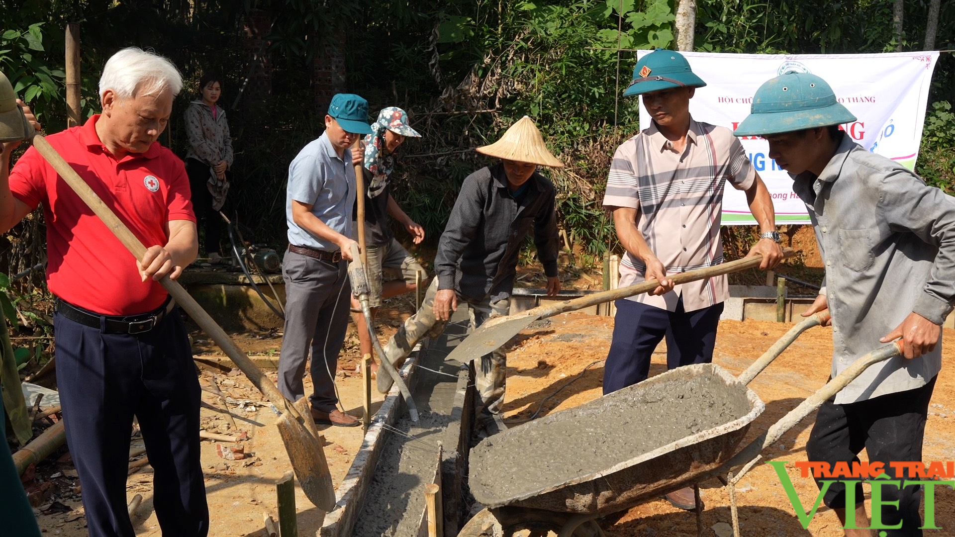 Lào Cai: Khởi công xây dựng nhà Chữ thập đỏ tặng hộ nghèo ở thôn Vi Mã- Ảnh 1.