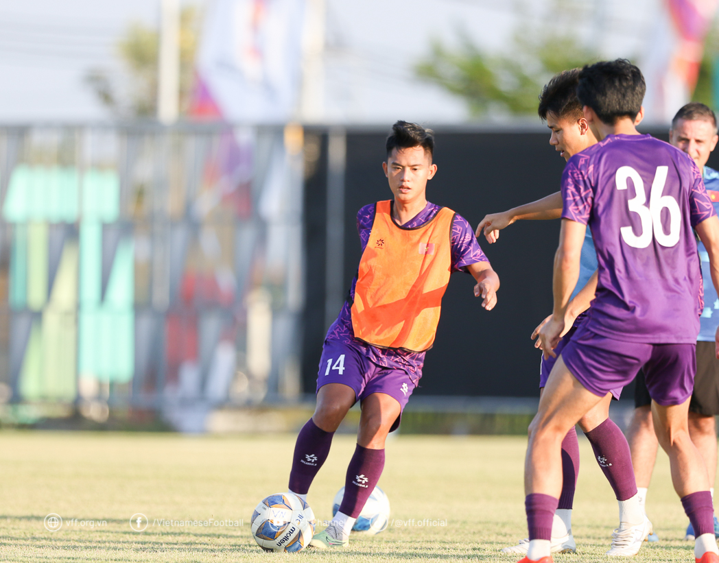 Quang Dũng (U19 Việt Nam) muốn lập hat-trick siêu phẩm tại giải U19 Đông Nam Á- Ảnh 2.