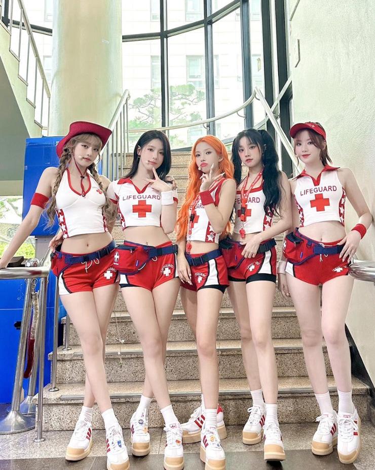 (G)I-DLE cúi đầu xin lỗi vì lùm xùm trang phục "gợi dục hóa" Hội Chữ thập đỏ- Ảnh 1.