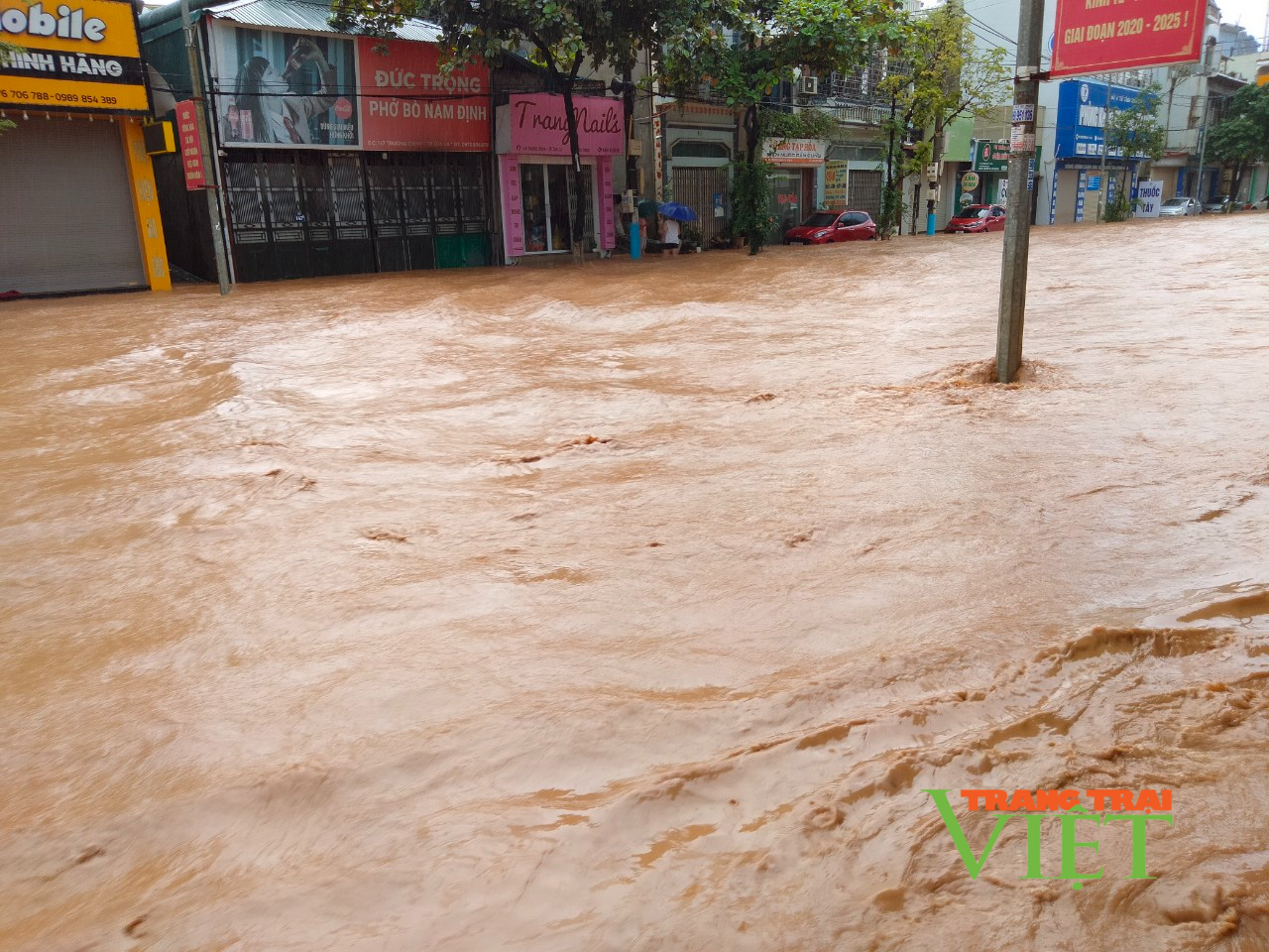 Thành phố Sơn La "hoàn hồn" sau cơn lũ lớn- Ảnh 1.