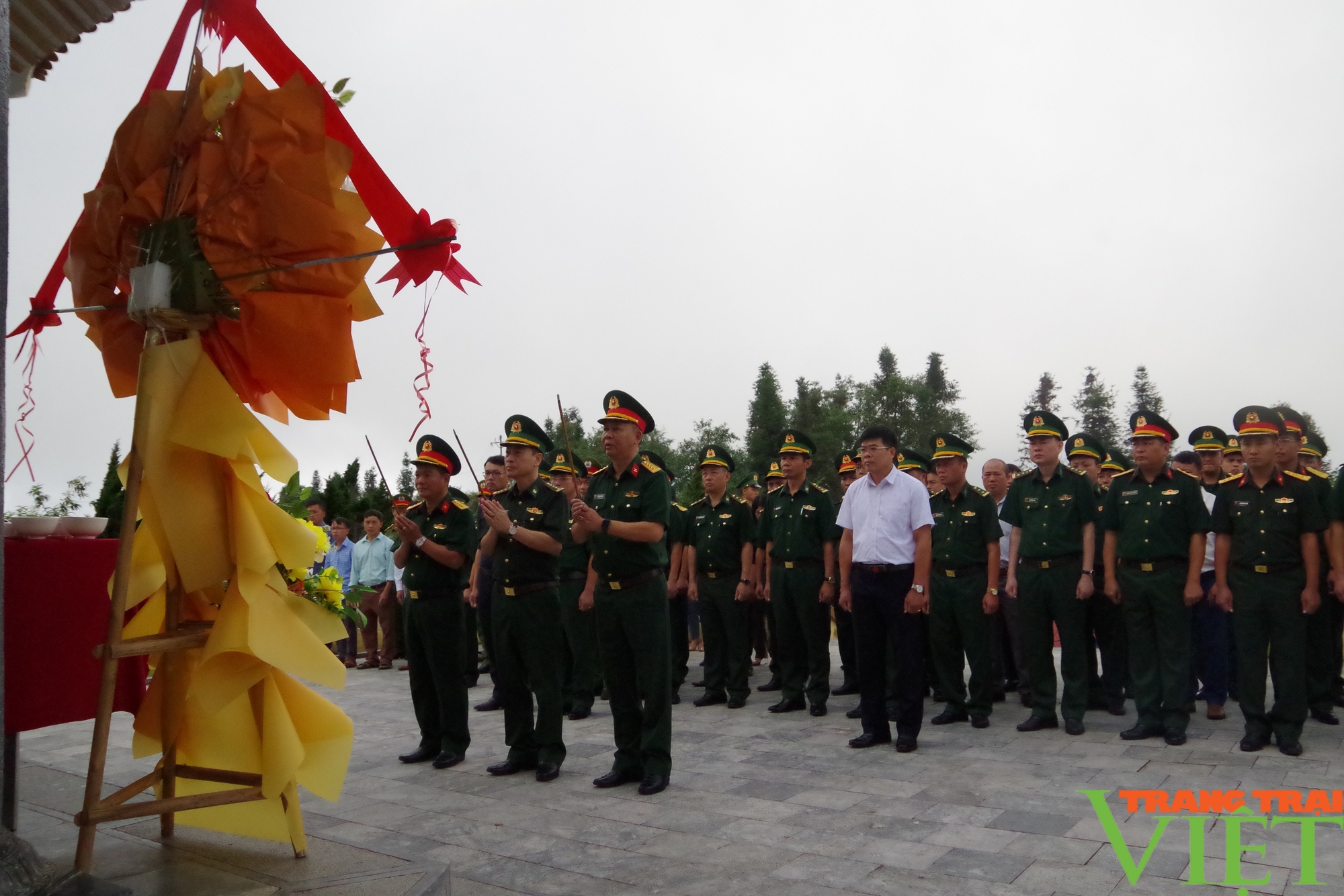 Bộ đội Biên phòng tỉnh Lai Châu dâng hoa, dâng hương tưởng niệm các anh hùng liệt sĩ tại biên giới- Ảnh 2.