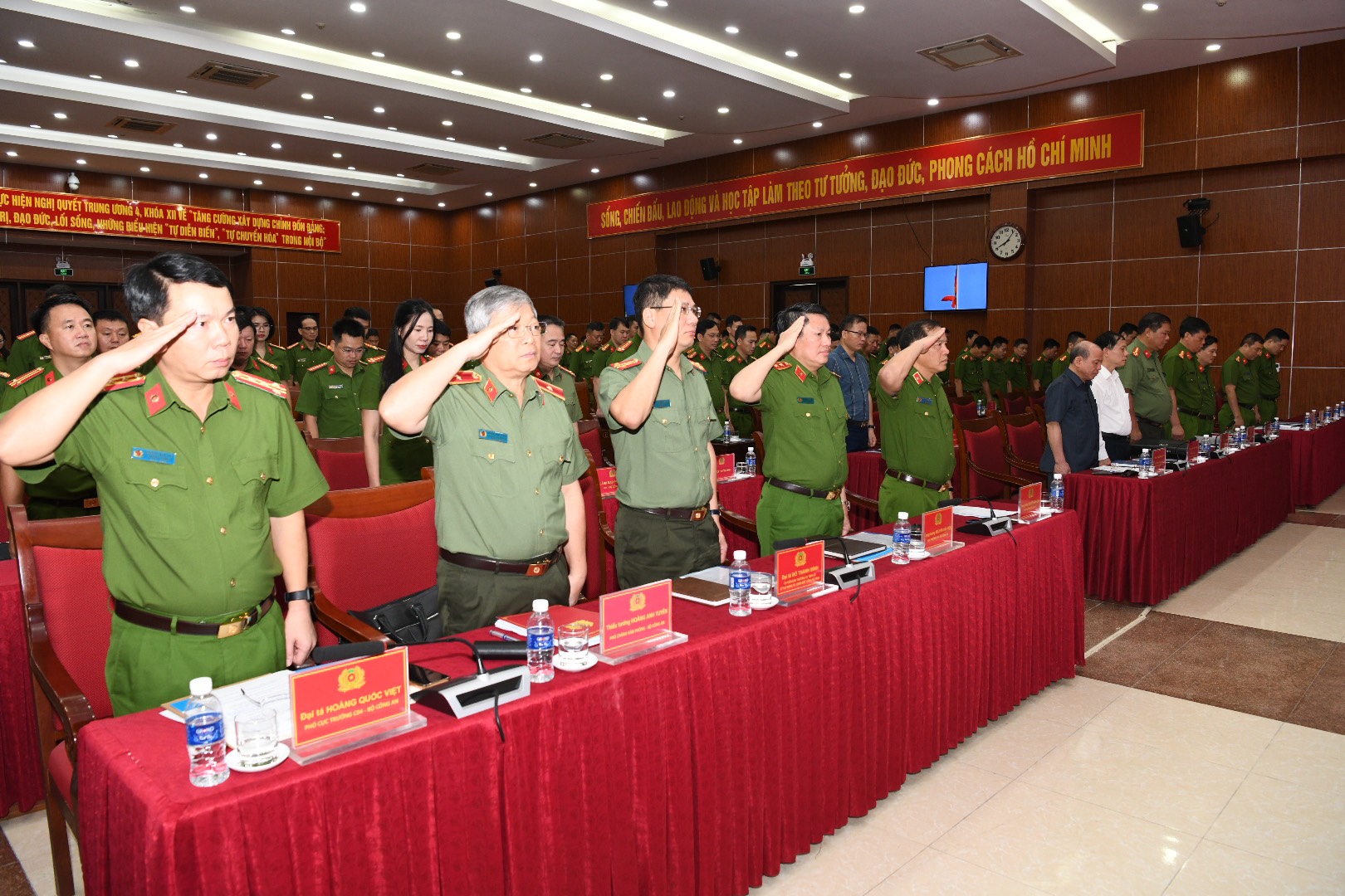 Bộ Công an: Đối tượng truy nã đặc biệt nguy hiểm lẩn trốn tại Sơn La, Điện Biên để mua bán ma tuý- Ảnh 1.