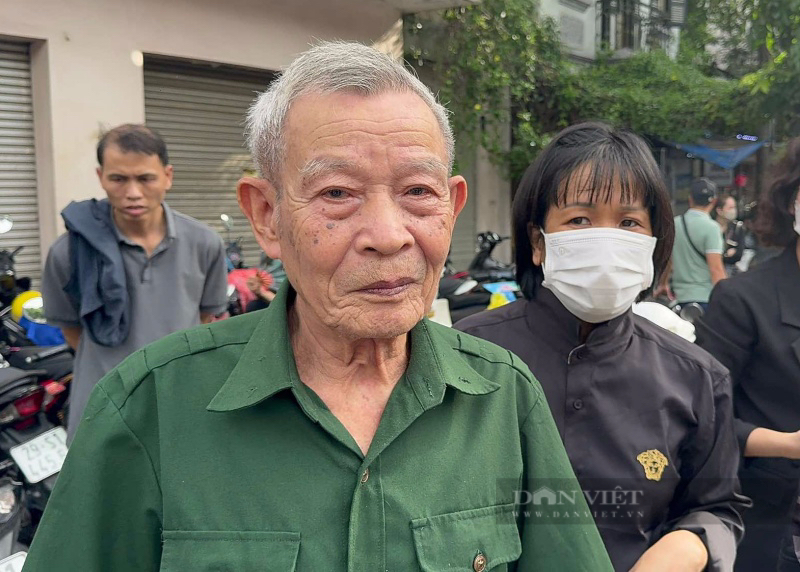 Nữ lưu học sinh Lào đi xe máy từ Quảng Ninh lên Hà Nội chờ vào viếng Tổng Bí thư Nguyễn Phú Trọng- Ảnh 5.