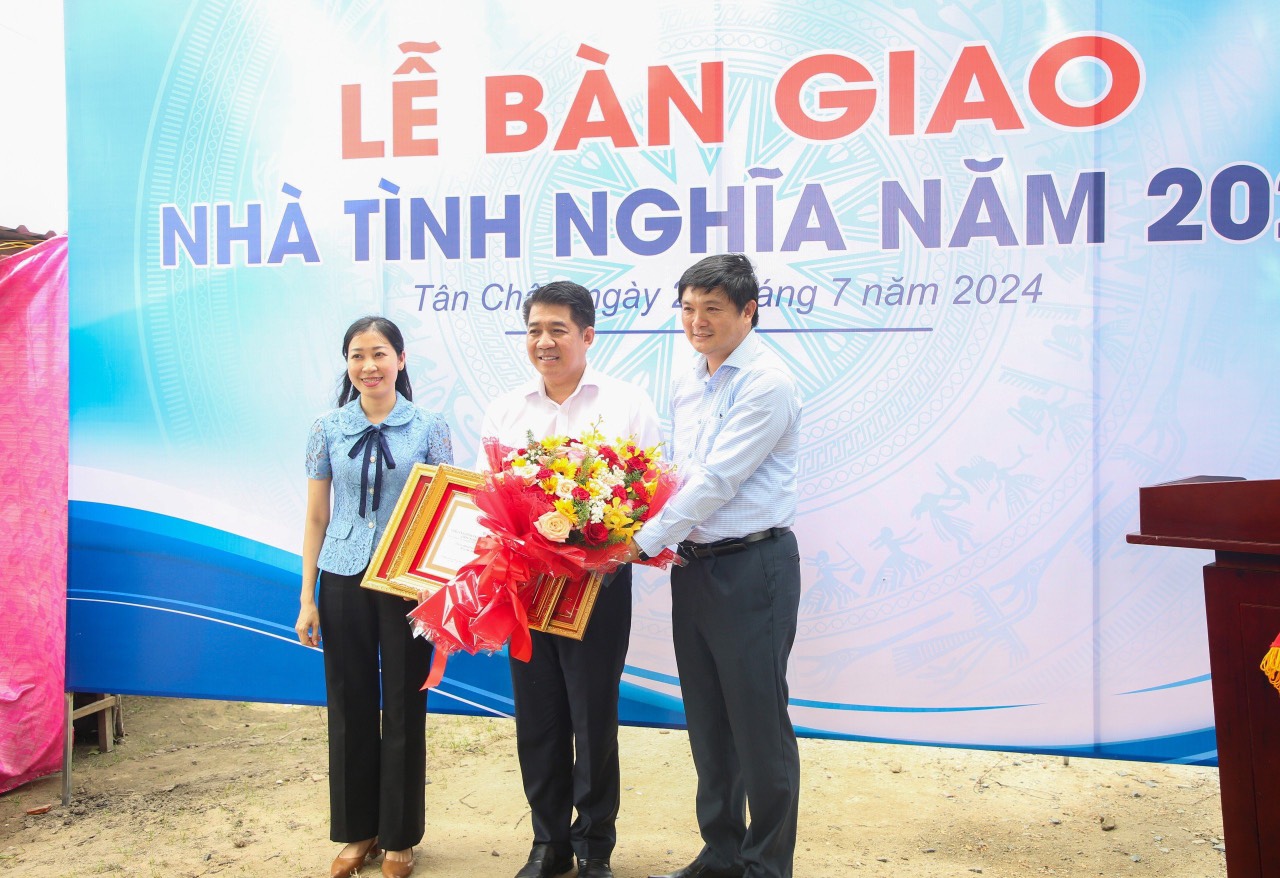 Tập đoàn Hùng Nhơn trao tặng 3 căn nhà tình nghĩa cho gia đình chính sách tại Tây Ninh