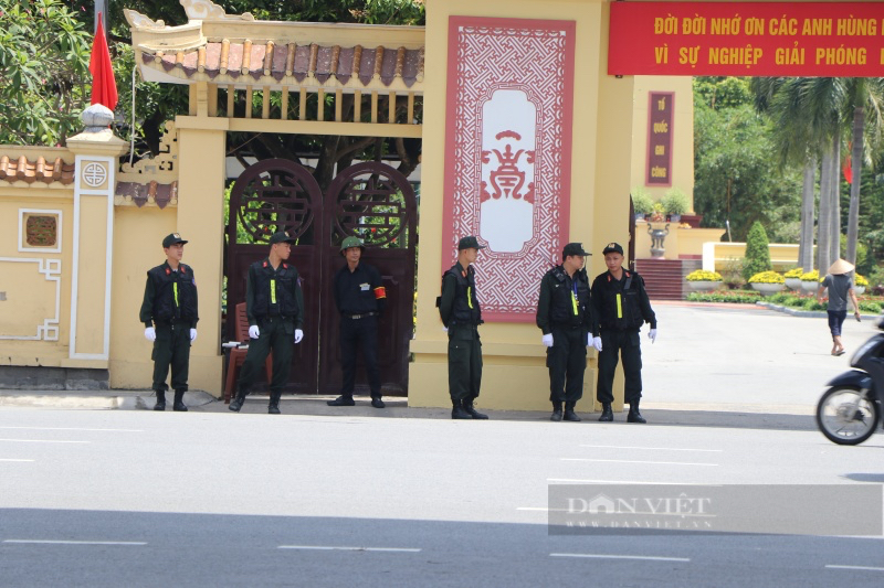 An ninh thắt chặt tại khu vực Nghĩa trang Mai Dịch trước giờ đón linh cữu Tổng Bí thư Nguyễn Phú Trọng- Ảnh 3.