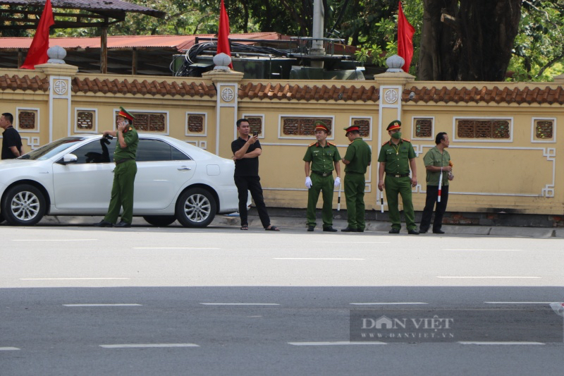 An ninh thắt chặt tại khu vực Nghĩa trang Mai Dịch trước giờ đón linh cữu Tổng Bí thư Nguyễn Phú Trọng- Ảnh 5.