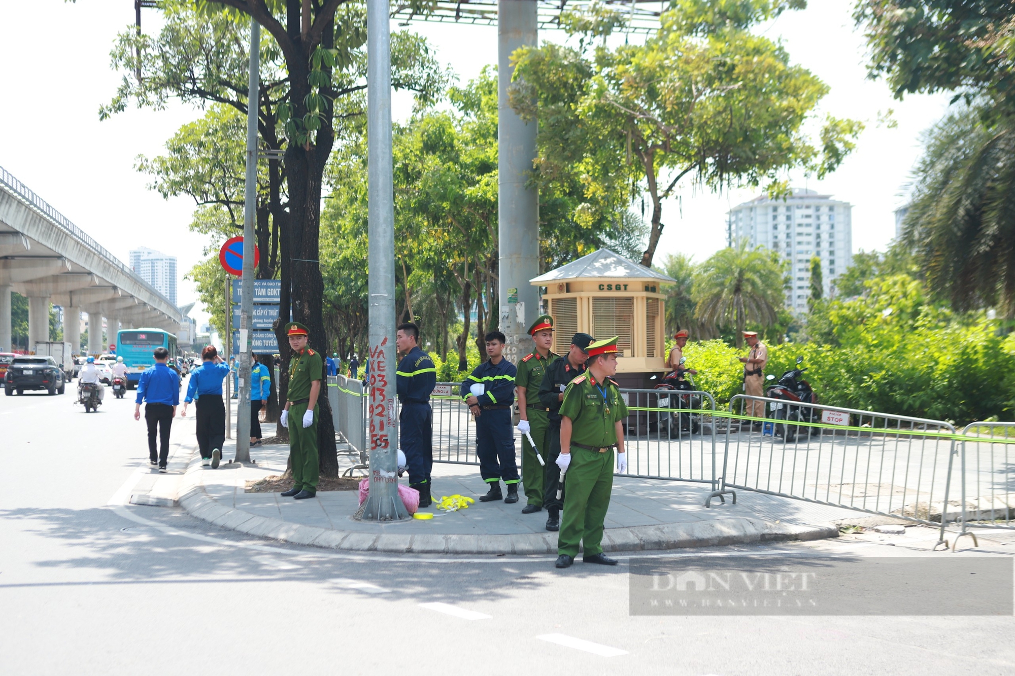 Cập nhật: Dòng người tiếp tục chờ vào viếng Tổng Bí thư Nguyễn Phú Trọng- Ảnh 13.