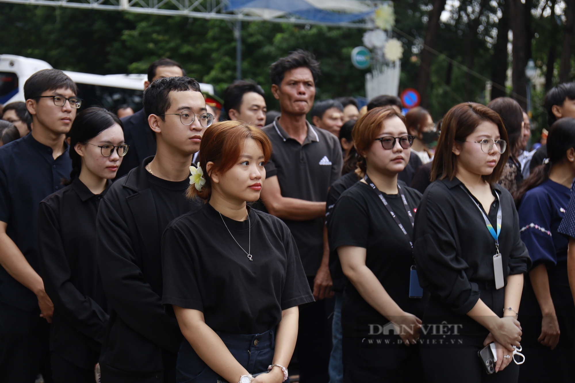 Bạn trẻ TP.HCM xúc động trong khoảnh khắc tham gia Lễ viếng Tổng Bí thư Nguyễn Phú Trọng- Ảnh 3.