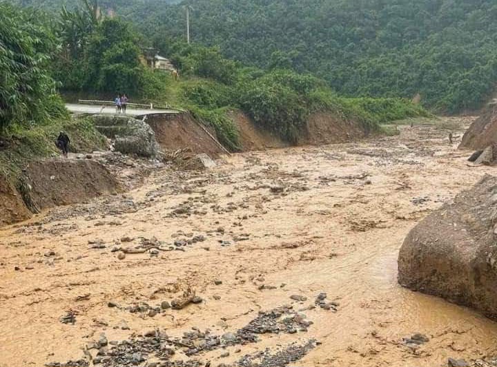 Điện Biên: Phân luồng, điều chỉnh hướng lưu thông tạm thời do tê liệt giao thông trên Quốc lộ 12- Ảnh 2.