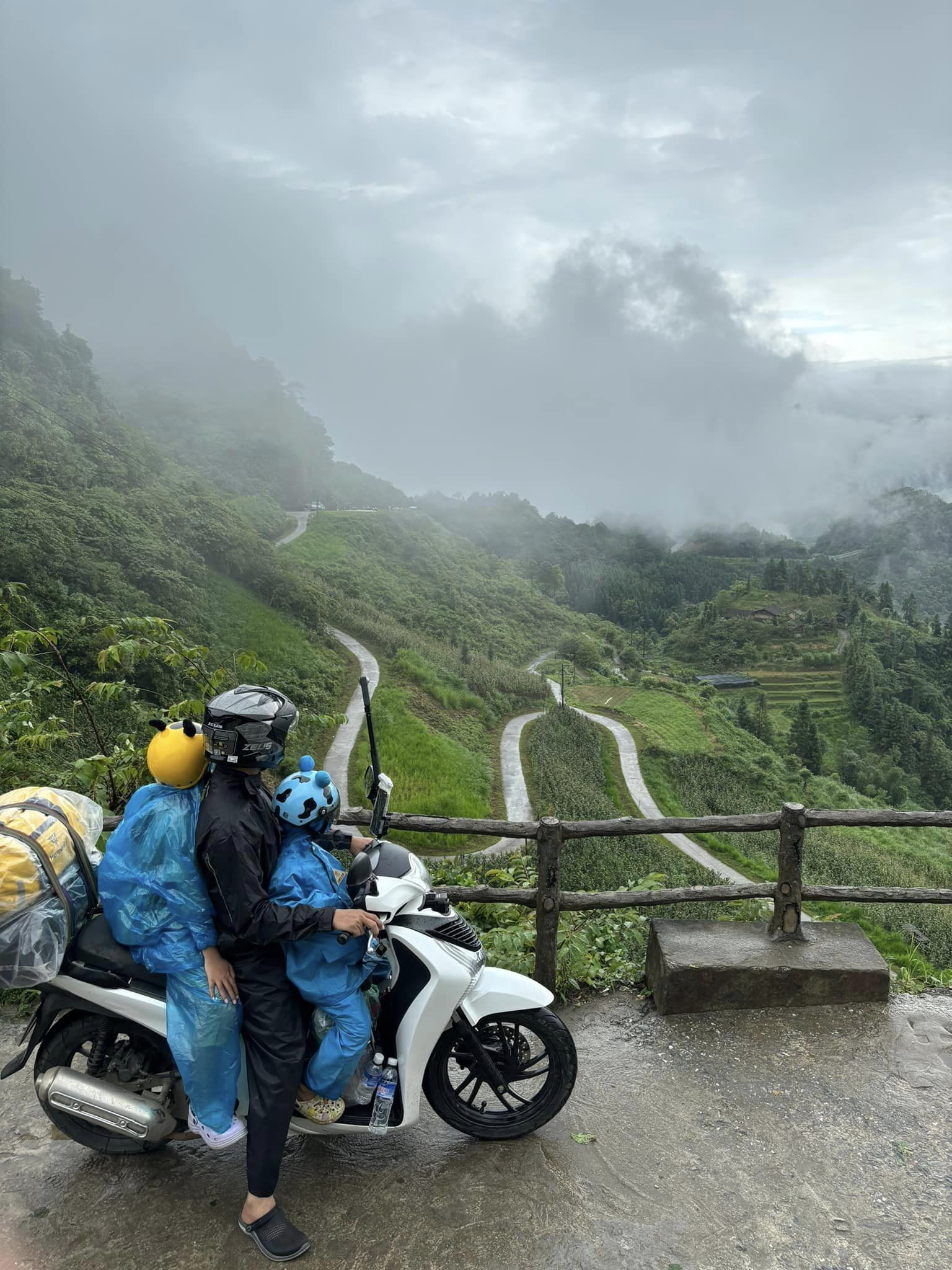 Hành trình xuyên Việt: Gia đình vượt 7.700km trên một chiếc xe máy- Ảnh 7.