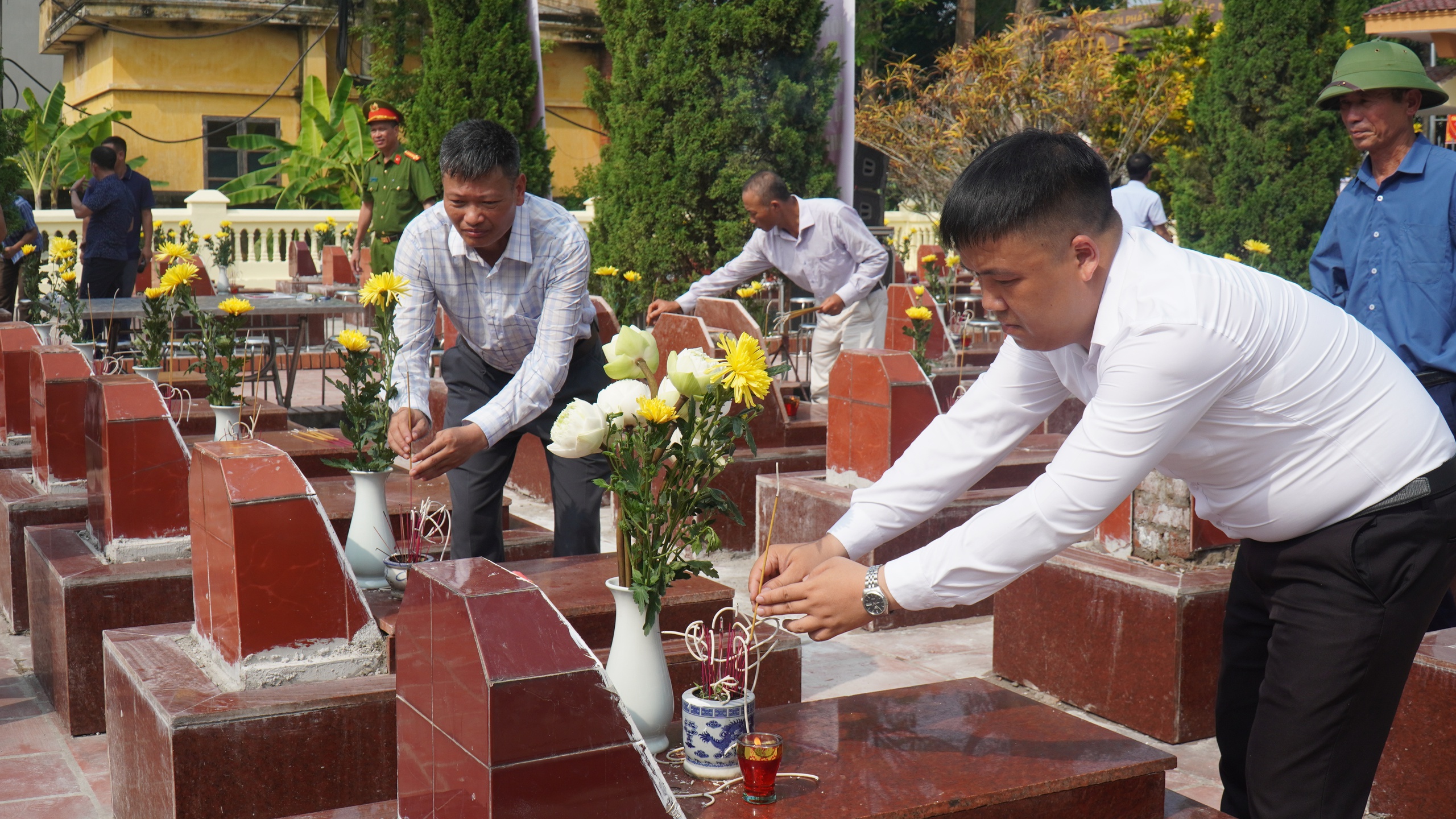 Hội Nông dân phường Bồng Lai ở Bắc Ninh huy động 400 triệu tu sửa nghĩa trang liệt sỹ- Ảnh 2.