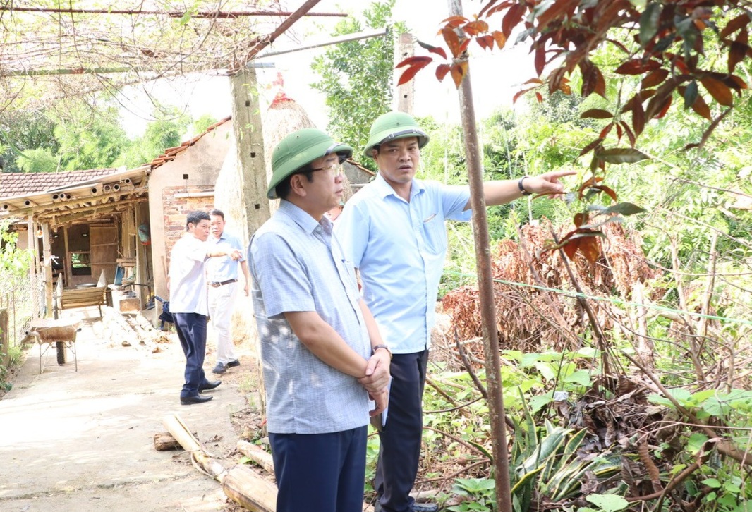 Thái Nguyên: Người dân tháo dỡ công trình, di dời tài sản khỏi khu vực sạt lở bờ sông Cầu- Ảnh 2.