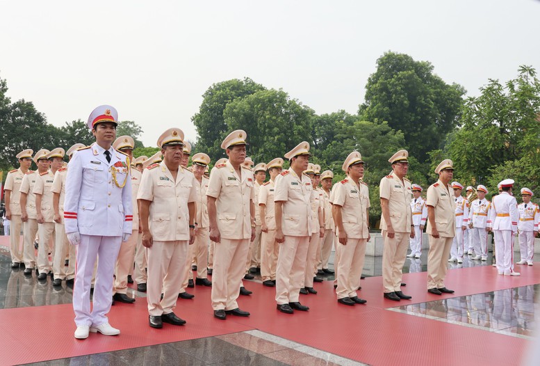 Lãnh đạo Đảng, Nhà nước viếng Chủ tịch Hồ Chí Minh và các Anh hùng liệt sĩ- Ảnh 10.