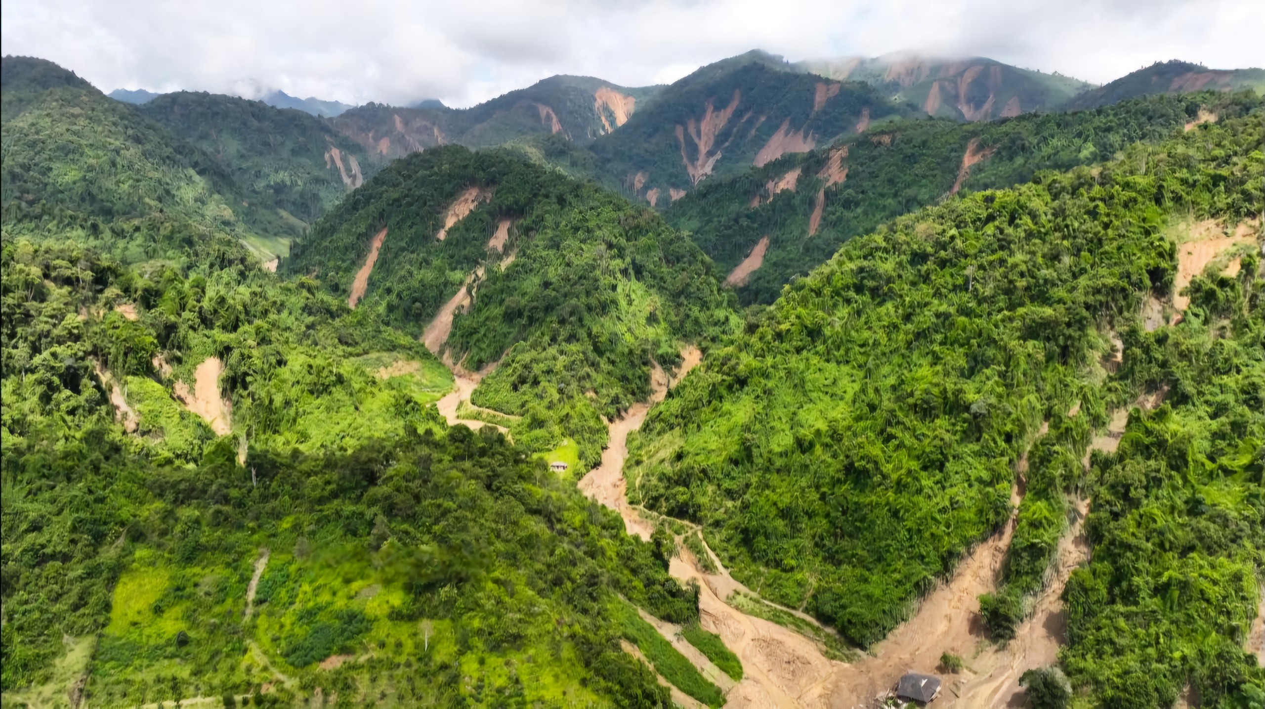 Mường Pồn (Điện Biên) tan hoang sau cơn lũ khiến hơn 10 người thương vong- Ảnh 13.