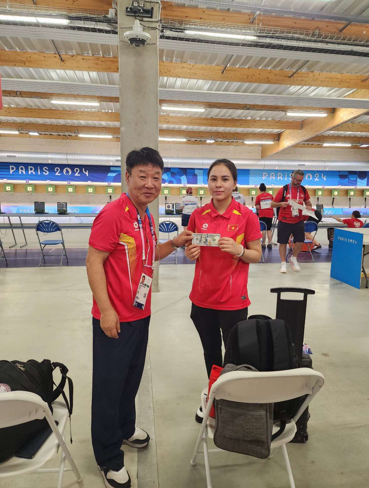 Olympic 2024: Bắn 10 viên 100 điểm hoàn hảo, Trịnh Thu Vinh vào chung kết 10m súng ngắn hơi nữ- Ảnh 4.