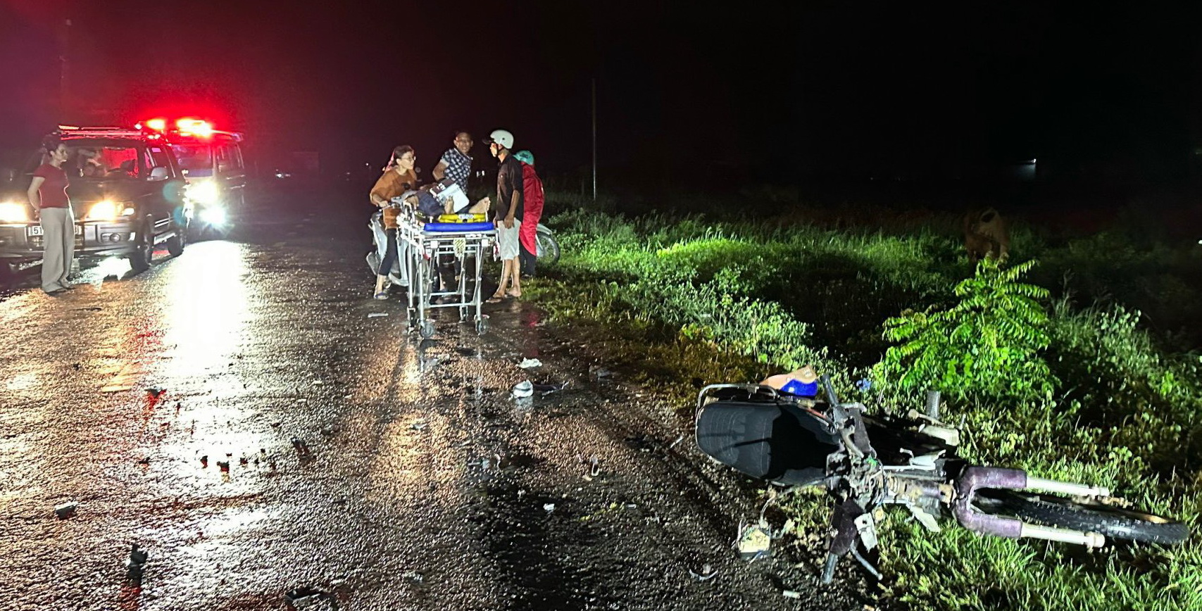 Người đàn ông đi xe máy tử vong vì tông vào con bò thả rông trên đường- Ảnh 1.