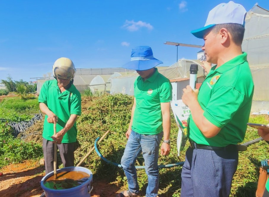 Lâm Đồng: Hội Nông dân TP Đà Lạt hướng dẫn người dân làm phân bón từ phụ phẩm rau, hoa- Ảnh 3.