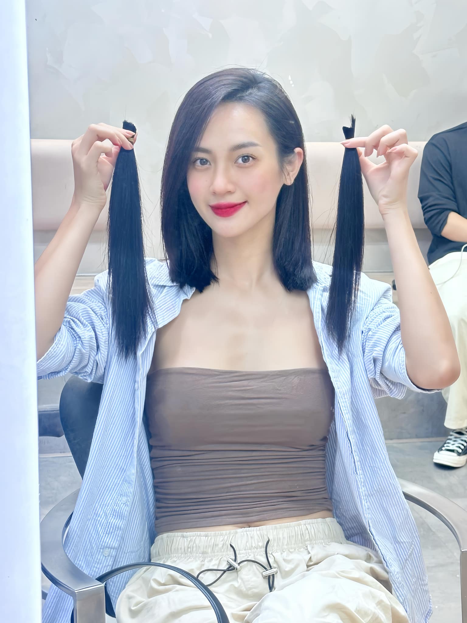 Vũ Thúy Quỳnh: Từ cô bé nặng 40kg đến mỹ nhân "đáng gờm" tại chung kết Miss Universe Vietnam 2024- Ảnh 8.