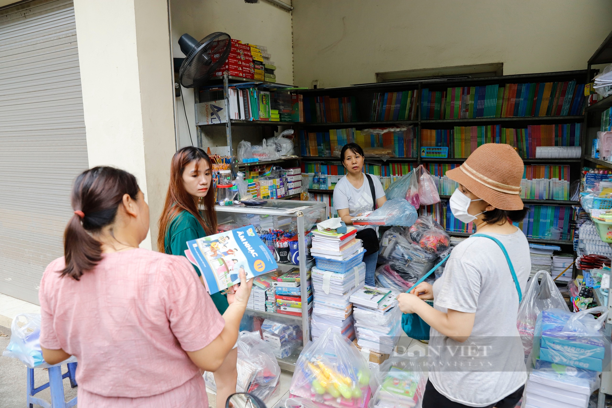 Bi hài một chợ dân sinh ở Hà Nội khai trương với các ki-ốt rộng 4m2, sàn lát gạch bóng loáng- Ảnh 3.