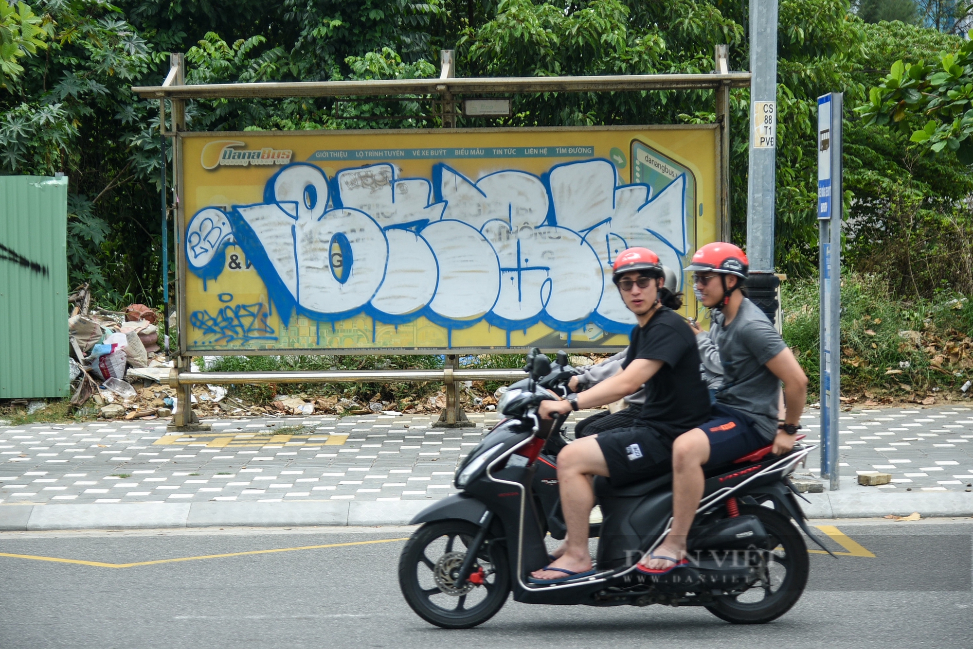 Nhiều tuyến phố trung tâm ở Đà Nẵng bị bôi bẩn bởi các hình vẽ nguệch ngoạc- Ảnh 9.