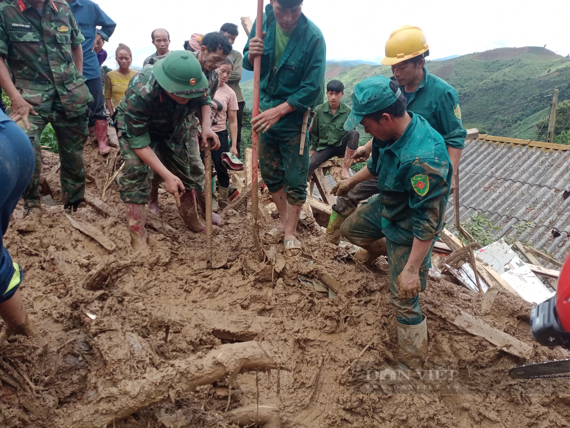 Đi qua suối, một cháu bé bị lũ cuốn trôi mất tích ở Sơn La- Ảnh 1.