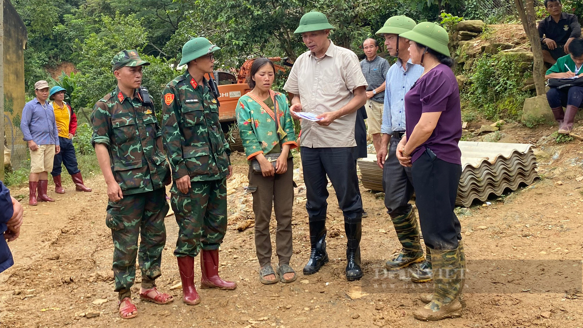 Đi qua suối, một cháu bé bị lũ cuốn trôi mất tích ở Sơn La- Ảnh 2.