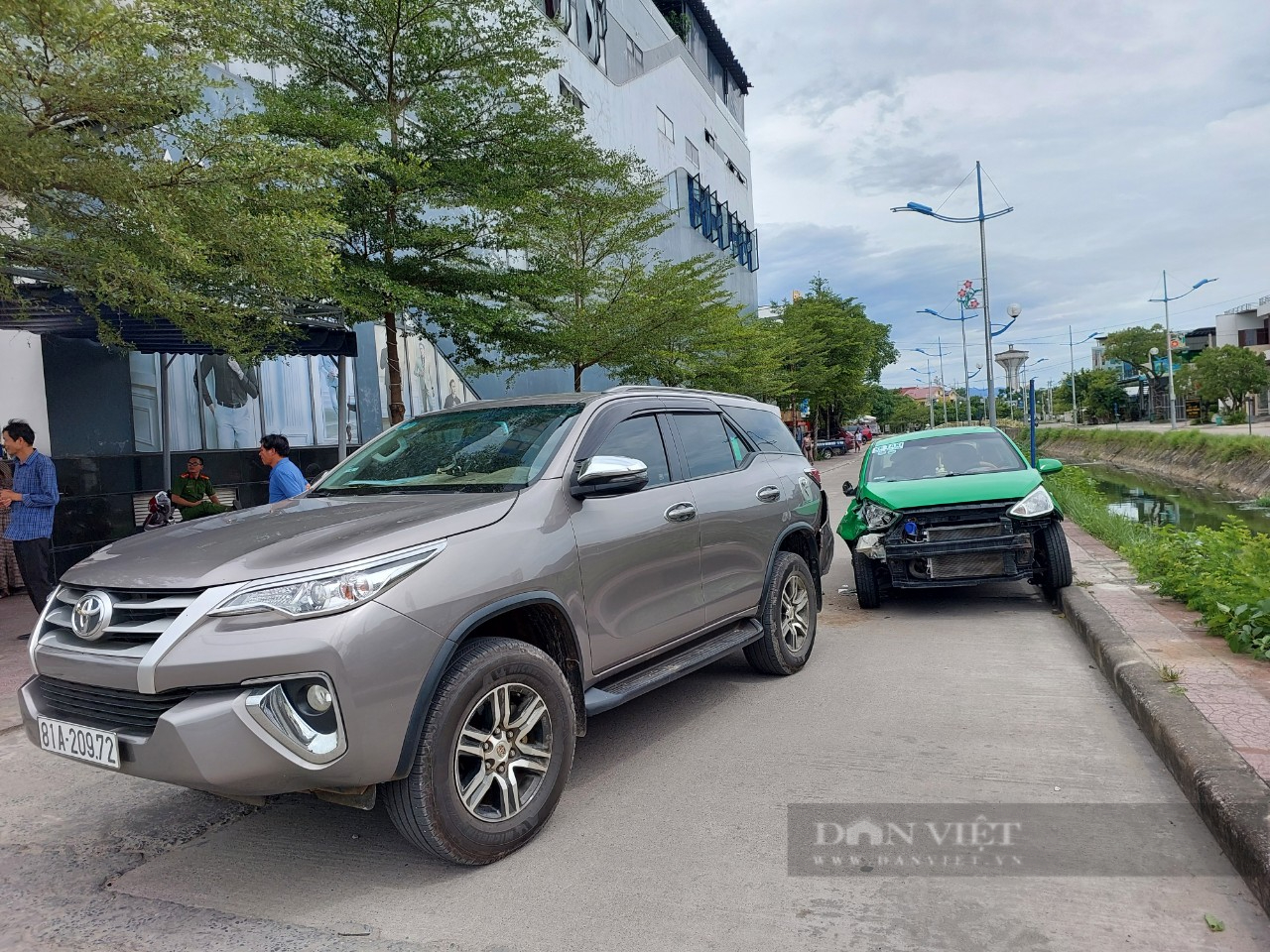 Người trên taxi gây tai nạn liên hoàn ở Quảng Bình nghi liên quan vụ chết người ở Quảng Ngãi- Ảnh 1.