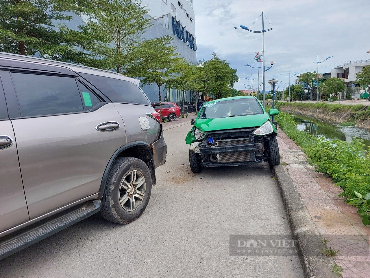 Người trên taxi gây tai nạn liên hoàn ở Quảng Bình nghi liên quan vụ chết người ở Quảng Ngãi- Ảnh 2.