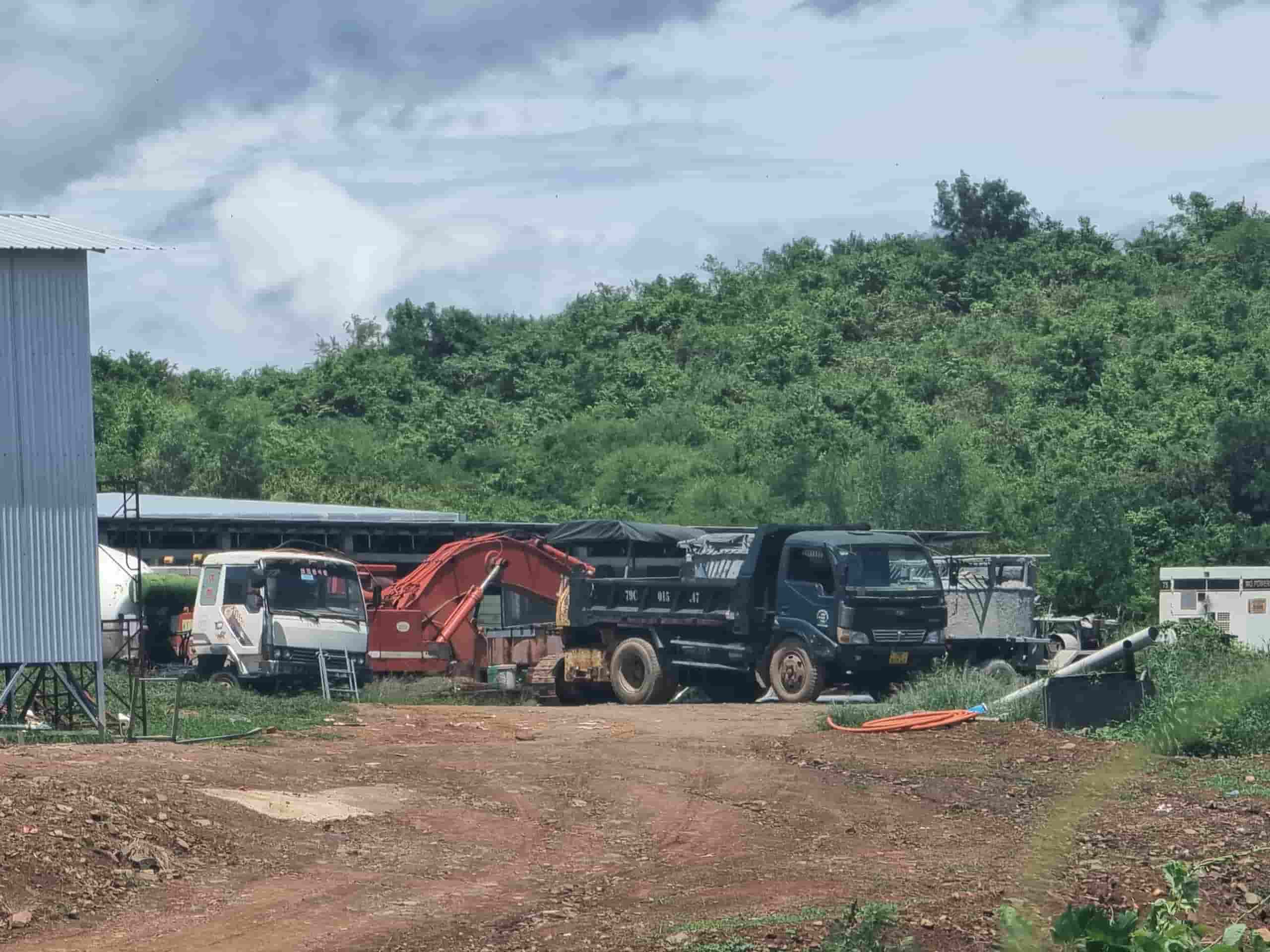 Một trại heo xây trái phép trên đất rừng ở Khánh Hòa bị xử phạt hành chính trên 170 triệu đồng- Ảnh 2.