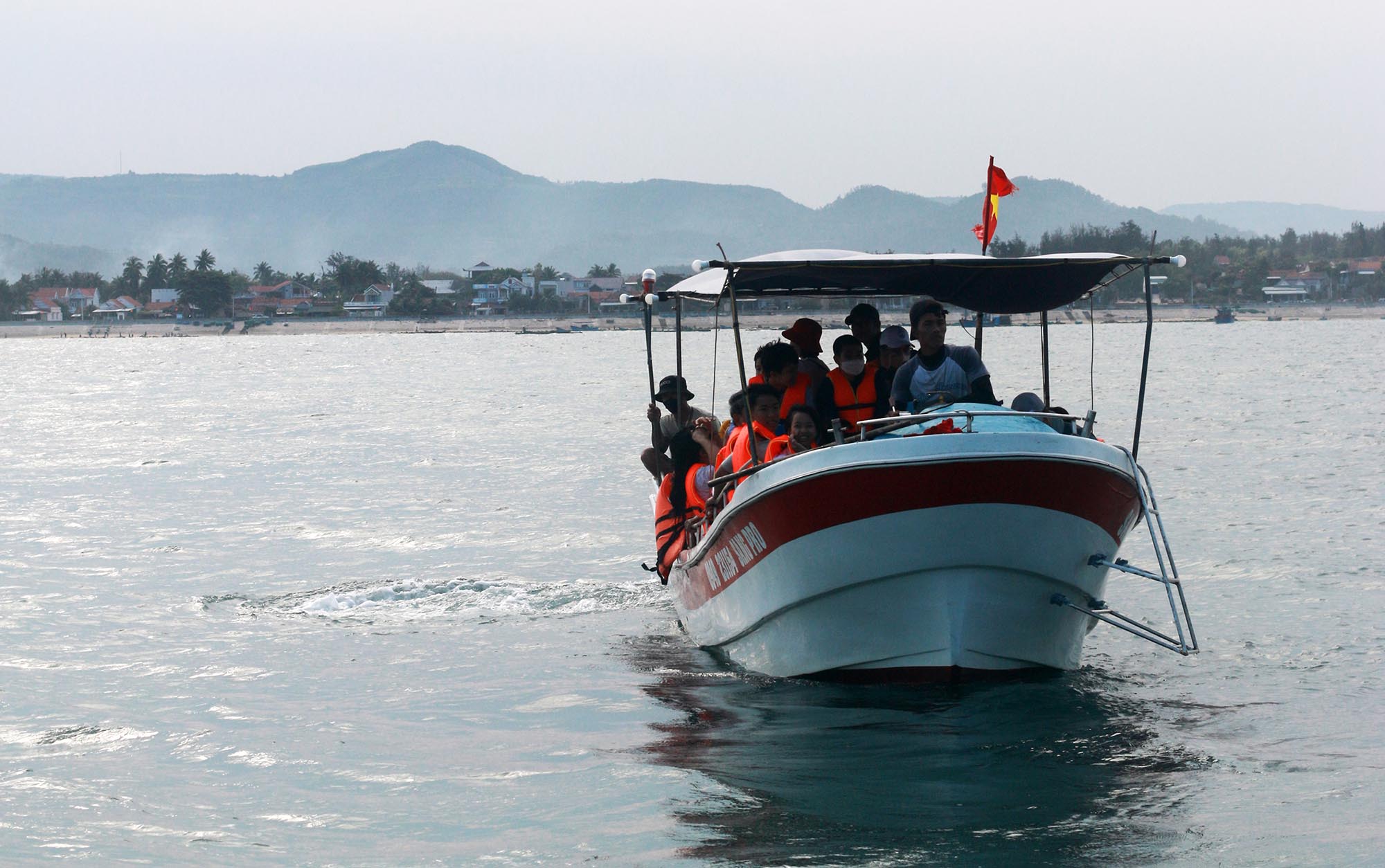 Một hòn đảo tên đảo Hòn Chùa chỉ cách bờ biển Phú Yên có 7km mà còn hoang sơ thế này đây- Ảnh 2.