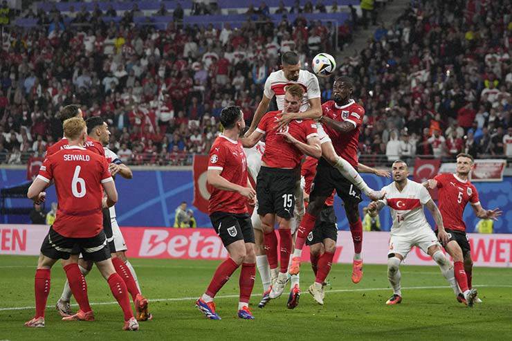Xem lại trận Áo vs Thổ Nhĩ Kỳ (vòng 1/8 EURO 2024): Người hùng Demiral- Ảnh 1.