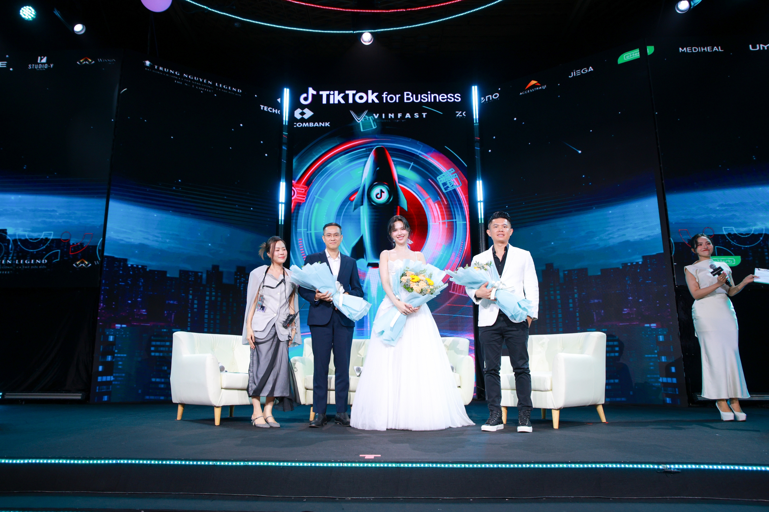 TikTok SMB Summit 2024: Techcombank công bố gói tiện ích dành riêng cho nhà bán hàng online- Ảnh 3.