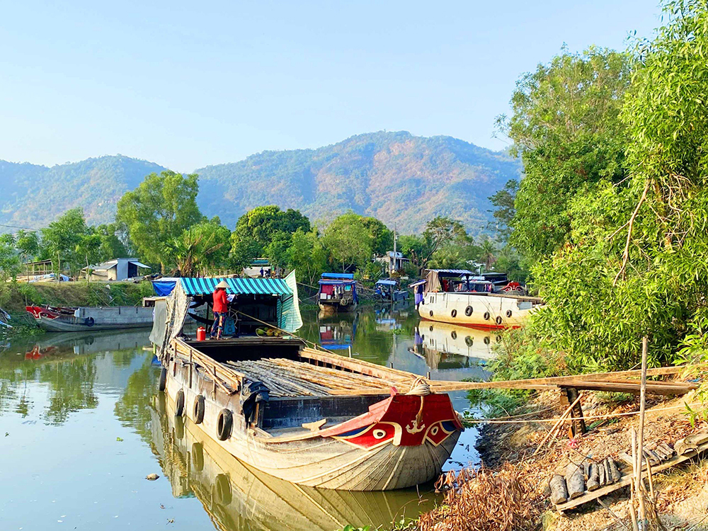 Chợ làng lạ lùng ở An Giang, trên bến dưới thuyền, tấp nập cả năm chỉ bán cây tầm vông thẳng tuột- Ảnh 2.