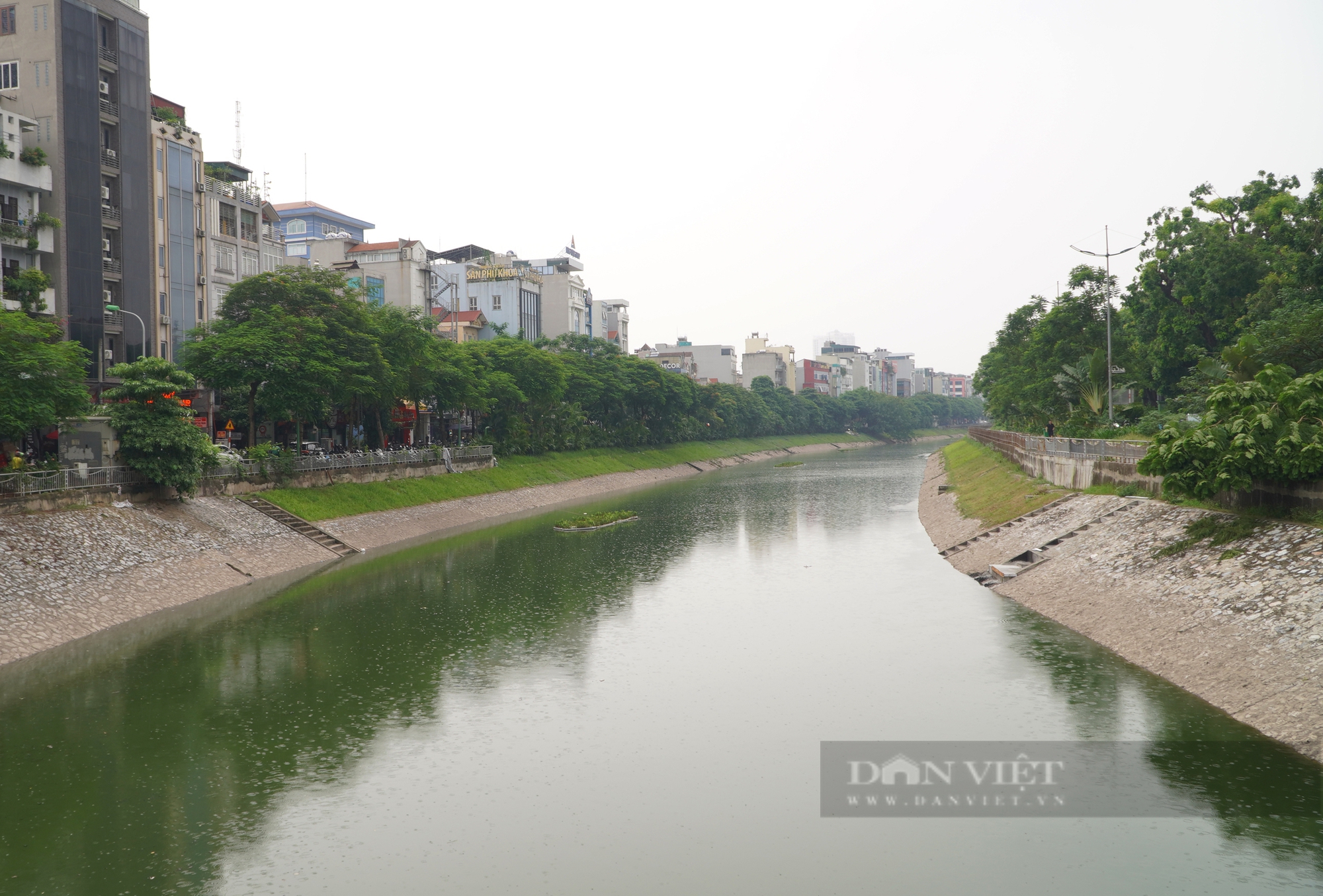 Người Hà Nội ngỡ ngàng trước cảnh nước sông Tô Lịch bỗng chuyển màu xanh- Ảnh 5.