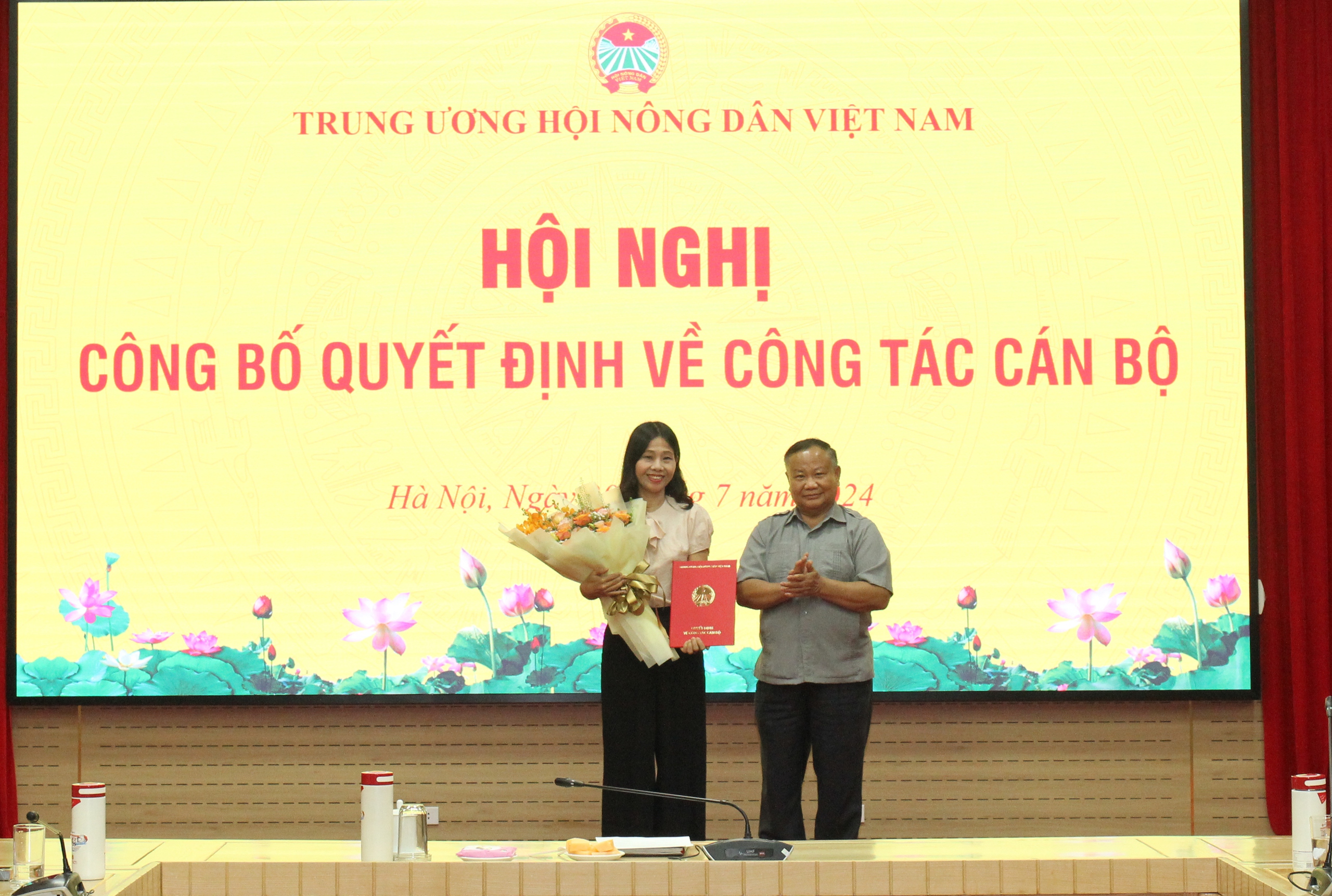 Điều động, bổ nhiệm bà Nguyễn Thị Thuỷ làm Phó Giám đốc Trung tâm Môi trường nông thôn TƯ Hội NDVN- Ảnh 1.