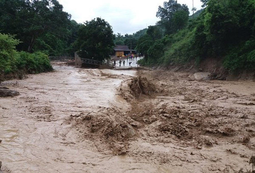 TIN NÓNG: Miền Bắc cao điểm mưa lớn, 15 tỉnh, thành nguy cơ cao lũ quét, sạt lở đất- Ảnh 2.