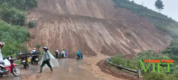 Lai Châu: Mưa lớn gây sạt lở trên nhiều tuyến đường ở Than Uyên- Ảnh 2.